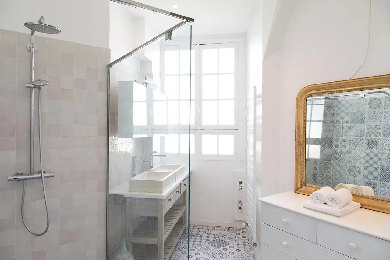 Apartament Private Apartment - Maubourg - Eiffel Tower Paryż