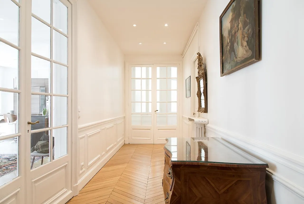 Private Apartment - Maubourg - Eiffel Tower Apartament *
