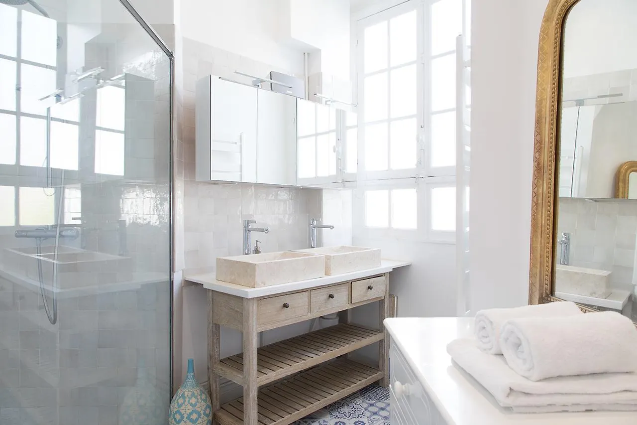 Private Apartment - Maubourg - Eiffel Tower Apartment